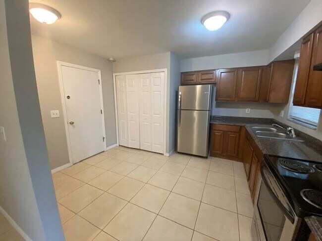 Building Photo - 2 Bedroom 2 Bath Duplex in Historic Downtown Orlando for RENT!