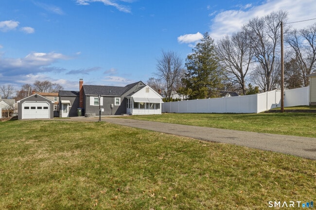 Building Photo - 140 Camp Ave