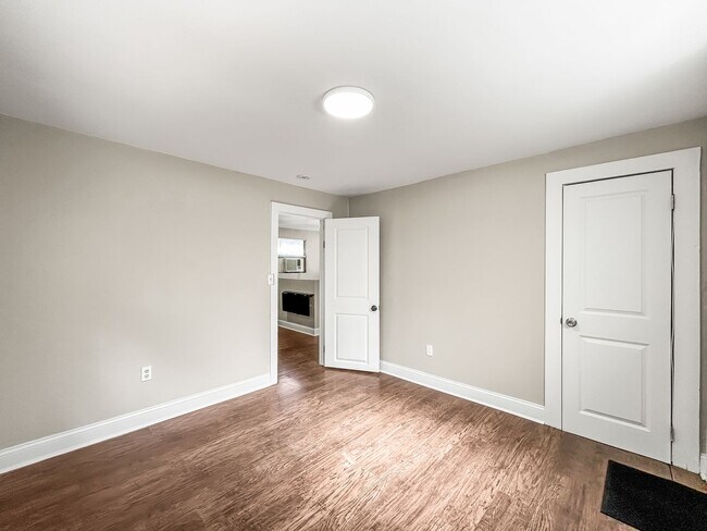 Building Photo - 1515 E 31st Ave