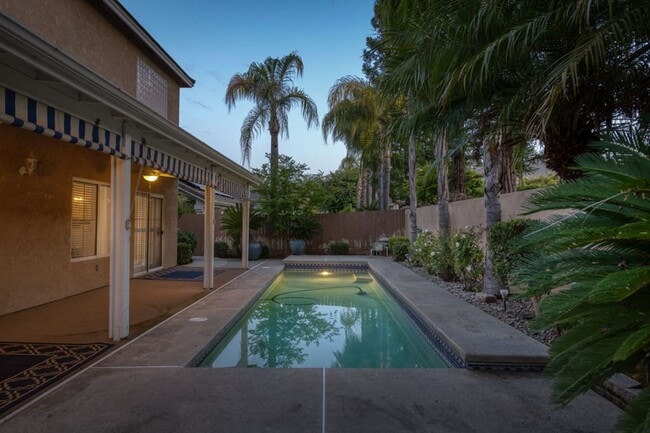 Building Photo - Impressive 4 Bedroom 2.5 Bath home with Po...