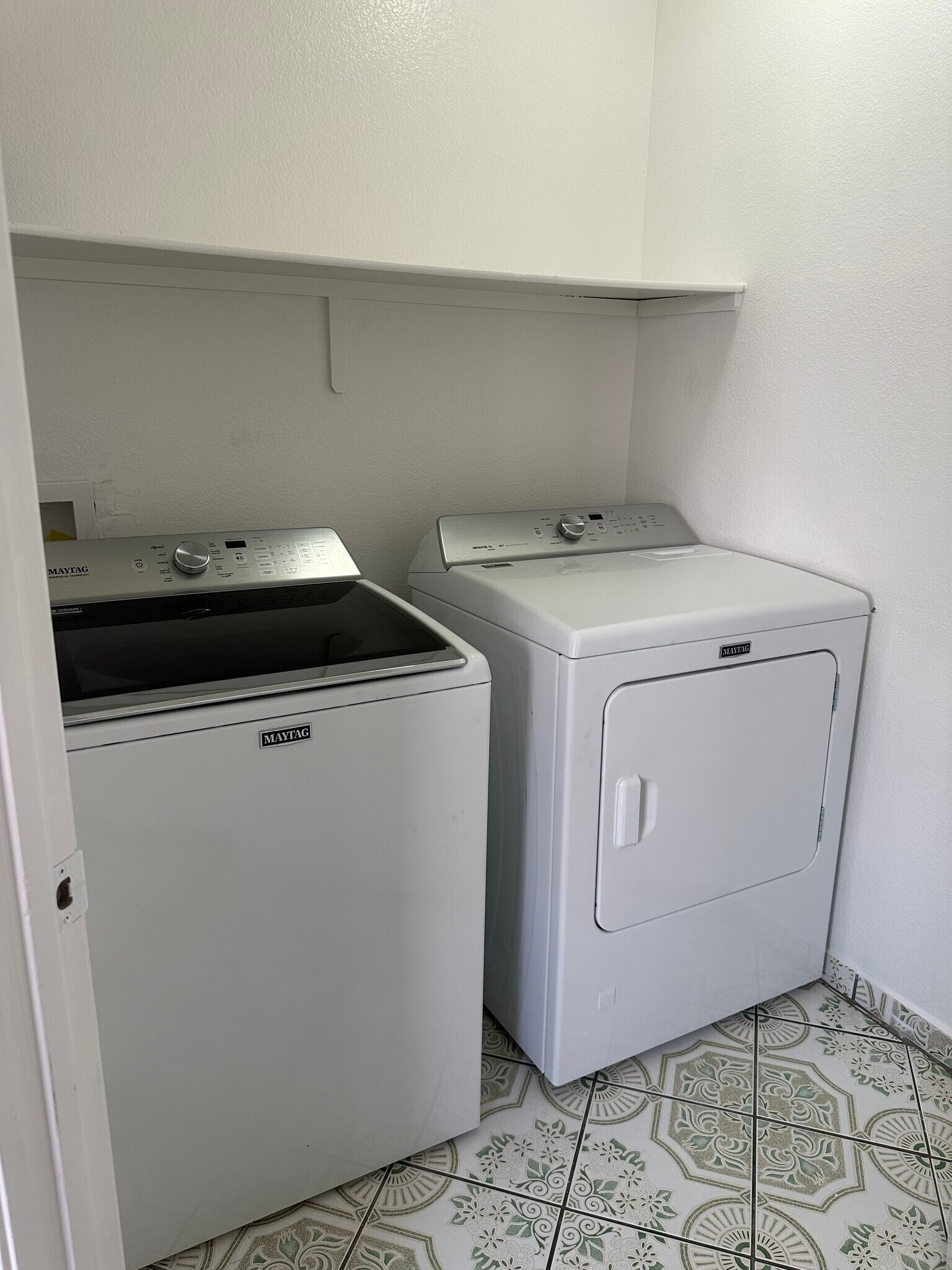 Building Photo - 4160 Country Garden Ave