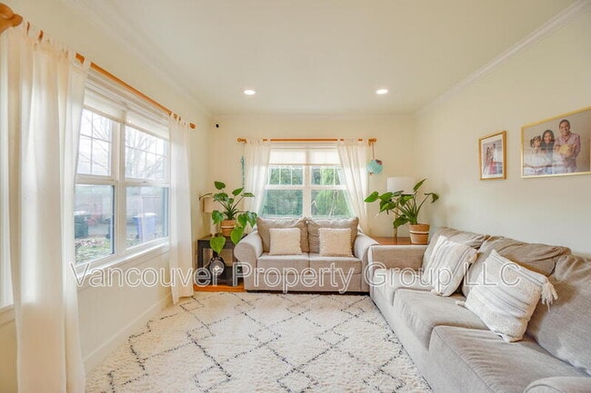 Building Photo - 309 W 37th St