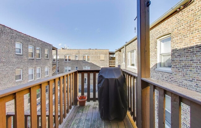 Building Photo - 1628 W Columbia Ave