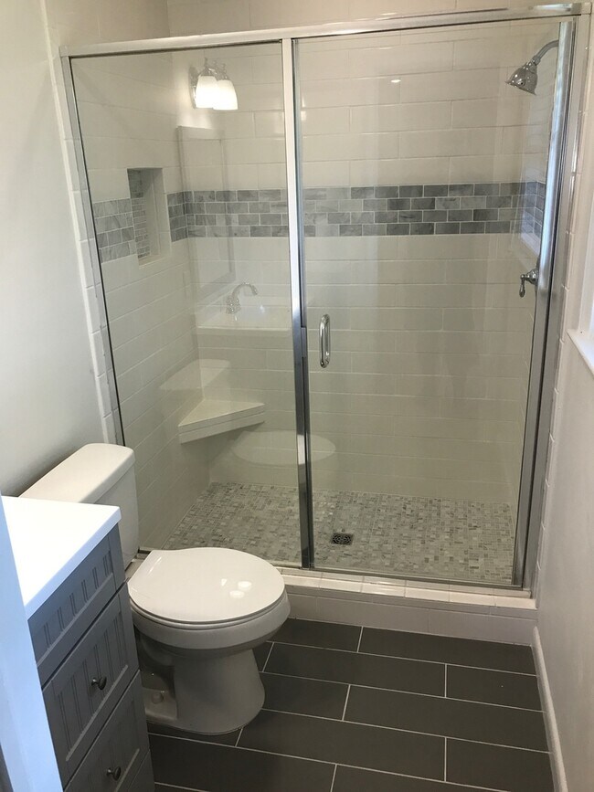 Building Photo - Beautiful home in quiet neighborhood