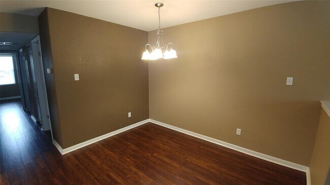 Building Photo - 112 Rush Haven