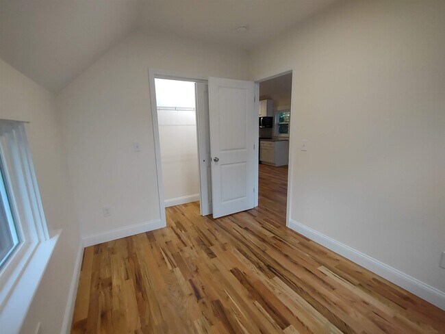 Building Photo - 394 Union Ave