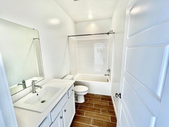 Building Photo - Charming 3-Bedroom Single Story Home for Rent