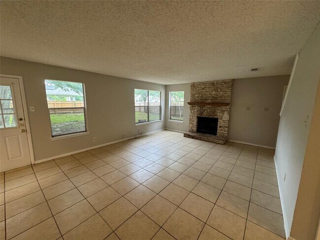 Building Photo - 4204 Everest Ln