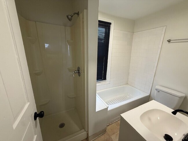 Building Photo - Germantown Home Available Now