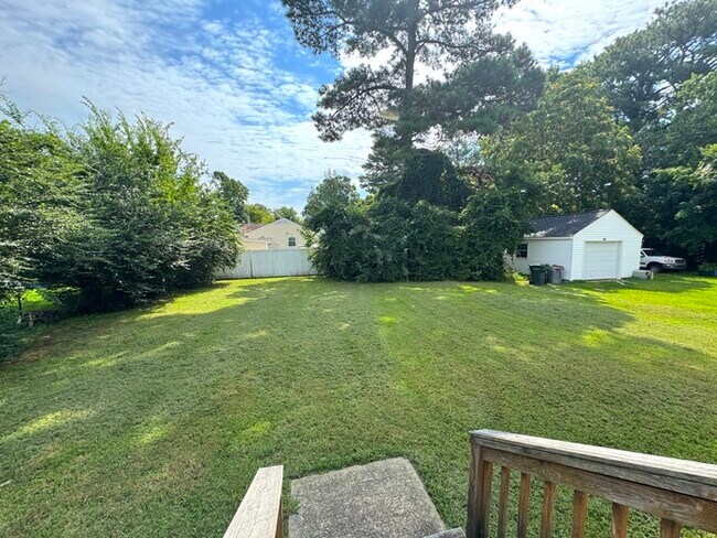 Building Photo - CHARMING 4-BEDROOM, 2-BATH COTTAGE-STYLE HOME IN HAMPTON, VA!