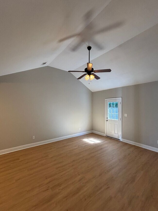 Building Photo - 806 Whispering Willow Ct