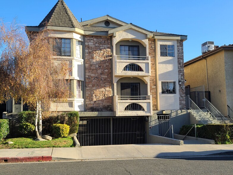 Primary Photo - 302 E Elmwood Ave
