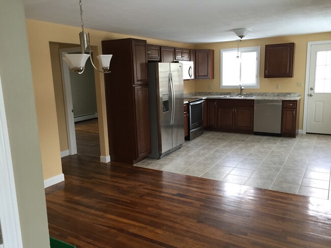 Kitchen dining area - 115 Henry Law Ave