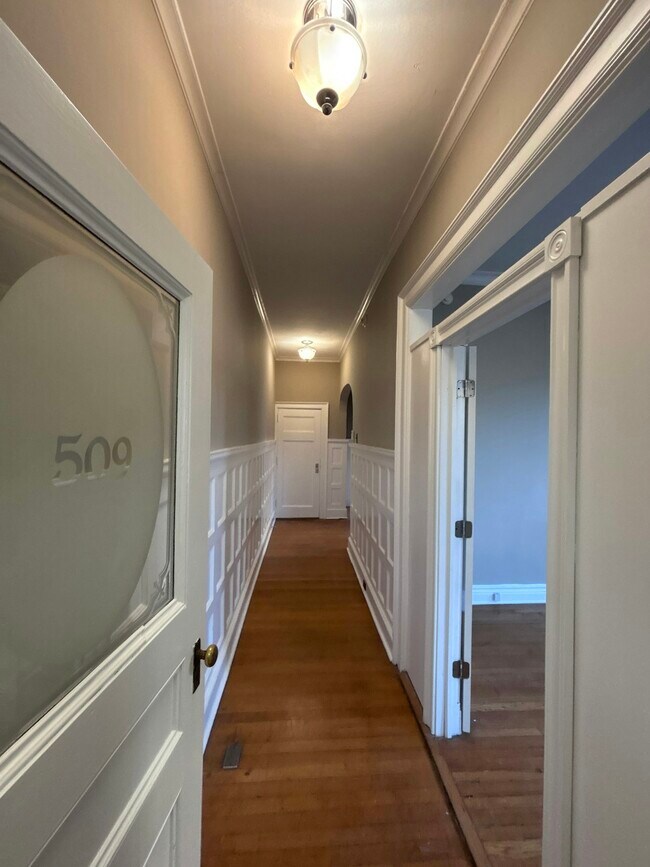 Building Photo - 509 Monroe Ave