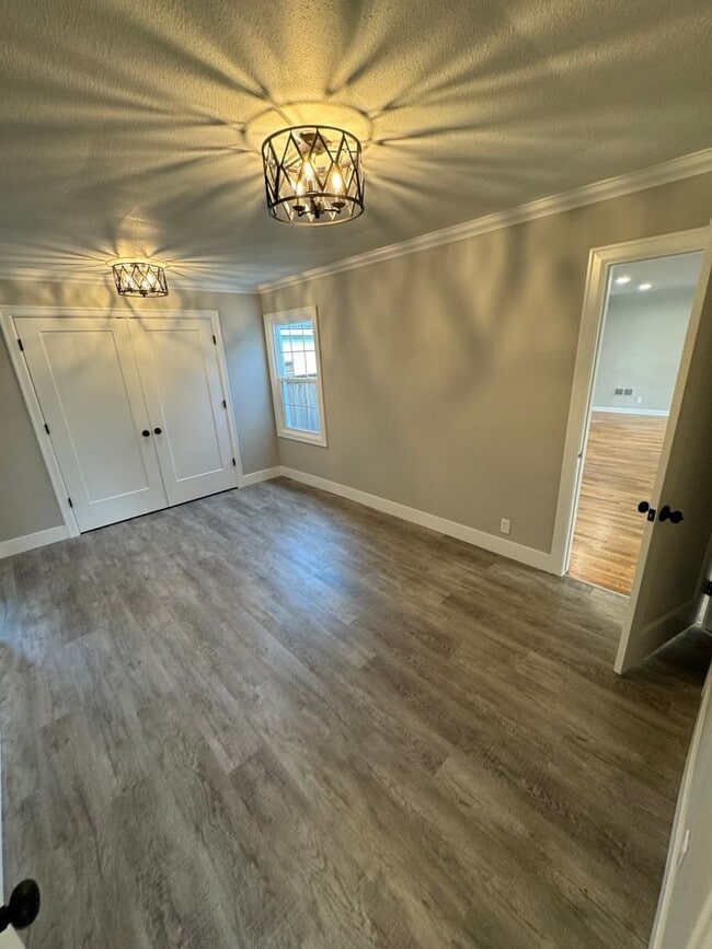 Building Photo - Fully Renovated 4 Bed Home w/ Fenced Backyard, W/D's in Unit.