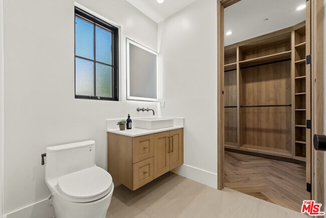 Building Photo - 12527 Huston St