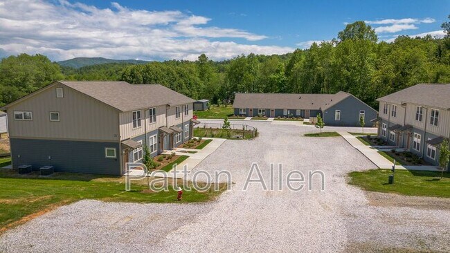 Primary Photo - 44 Catawba Valley Ct