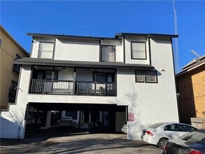 Building Photo - 912 W 22 1/2 St