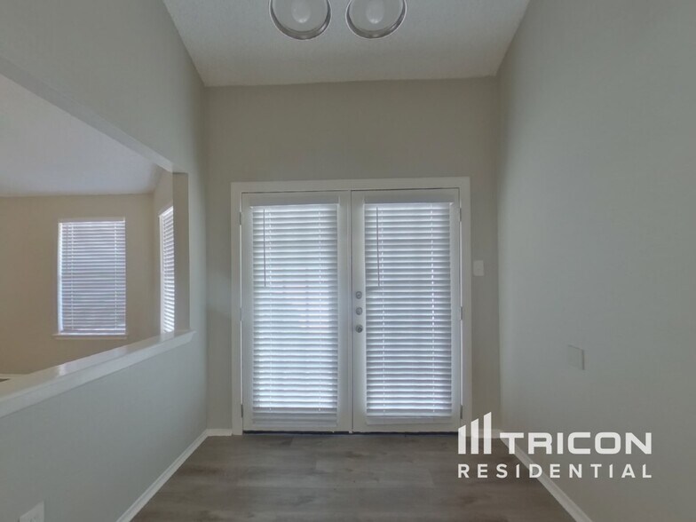 Building Photo - 3107 Lucida Ln