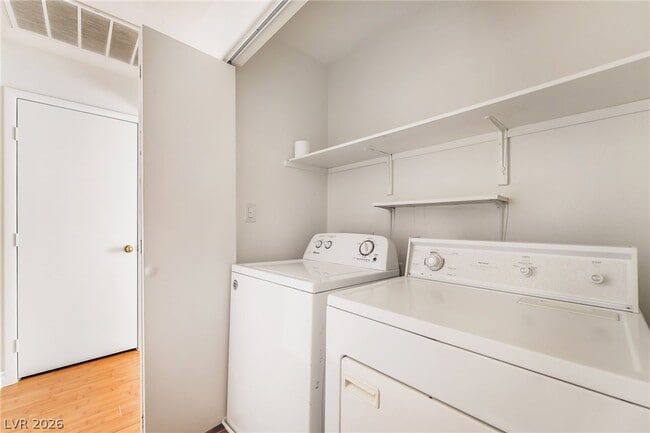 Building Photo - 11000 Vallerosa St