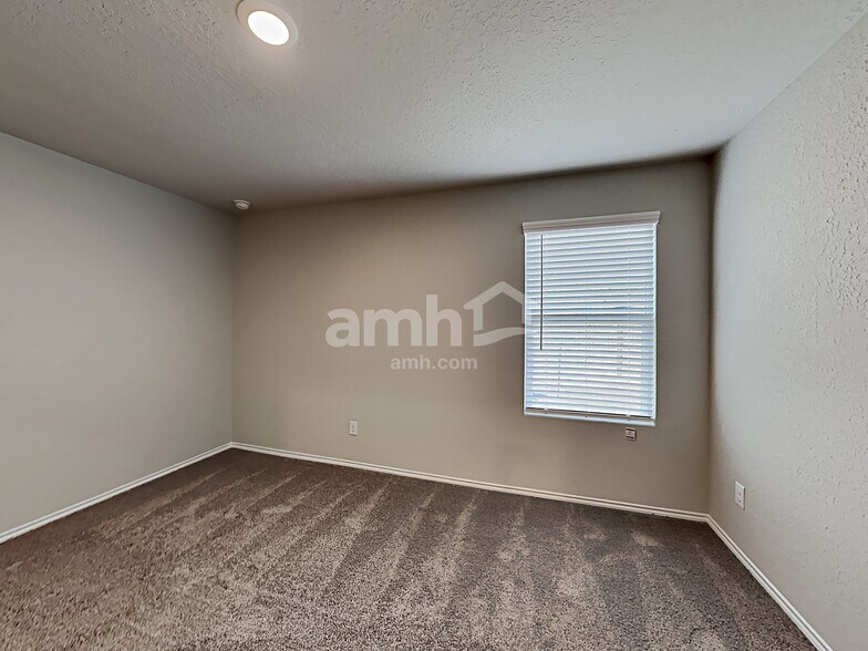 Building Photo - 10603 Varmus Dr