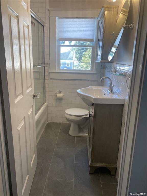 Building Photo - 2 William St