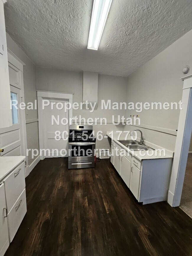 Building Photo - 3 Bedroom 1 Bath Ogden Home Available