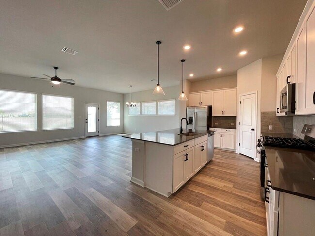Building Photo - 149 Patrick Herndon Dr