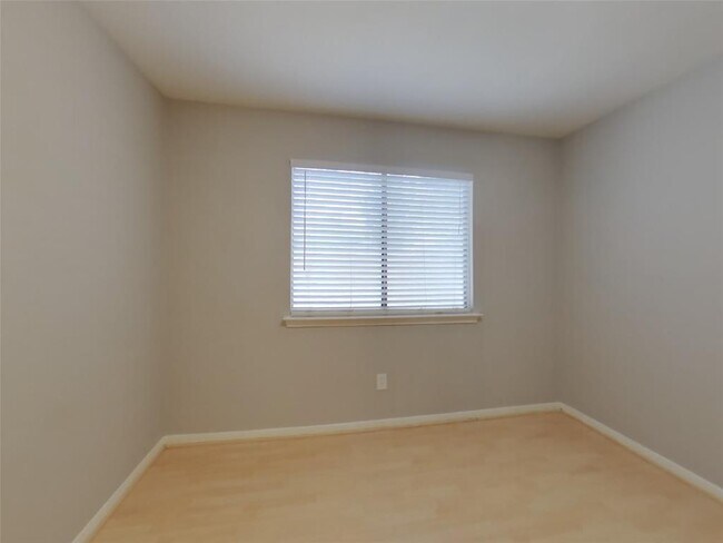 Building Photo - 13822 Cantwell Dr