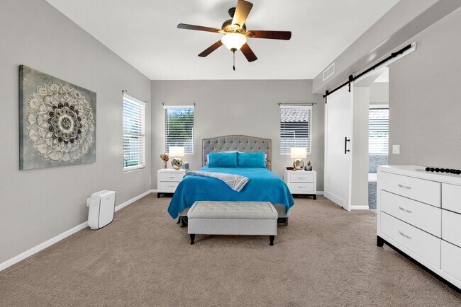 Building Photo - Stylish Home with Loft, Den, Great Room & ...