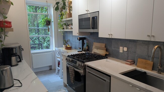 Building Photo - 275 8th St