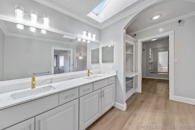 Building Photo - 476 NW 38th Terrace