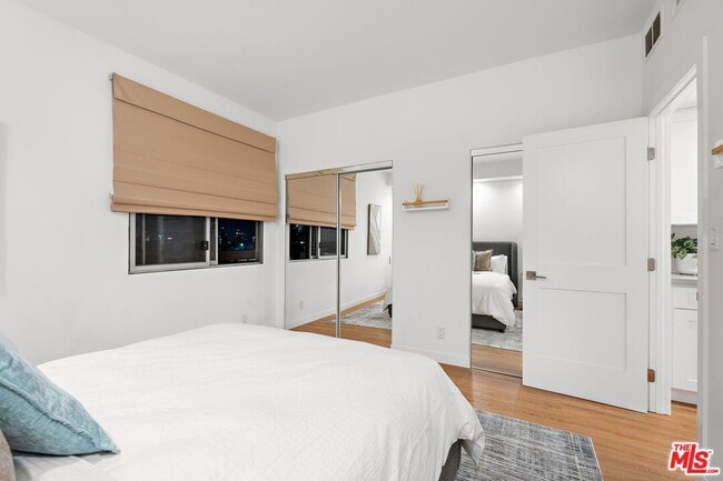 Building Photo - 321 S San Vicente Blvd