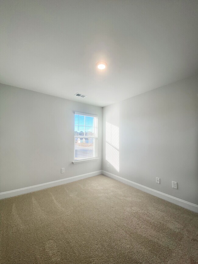 Building Photo - 7047 Shooting Star Way