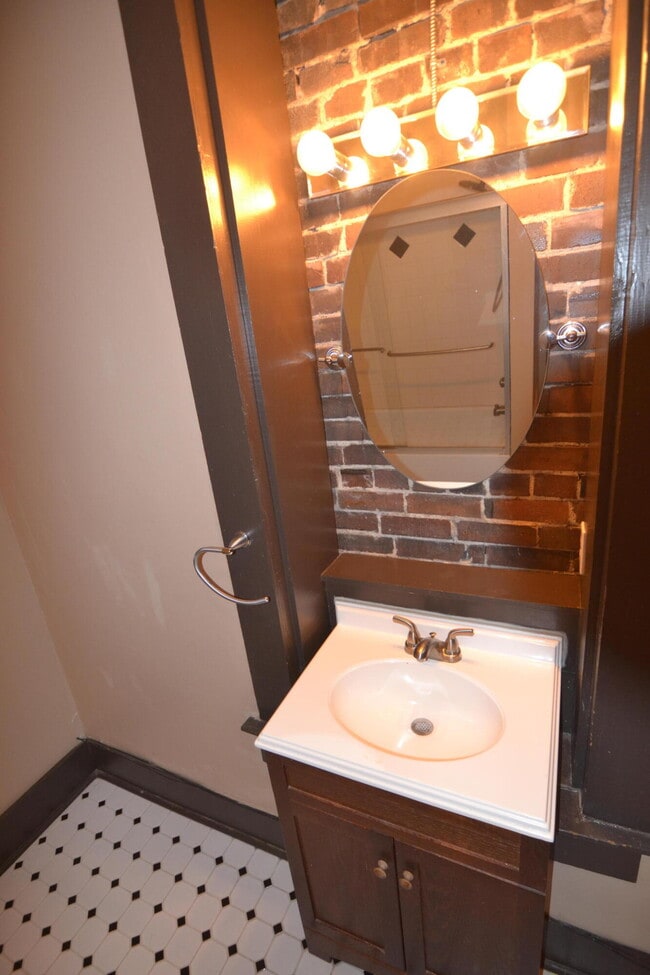 Building Photo - 214 S Campbell Ave