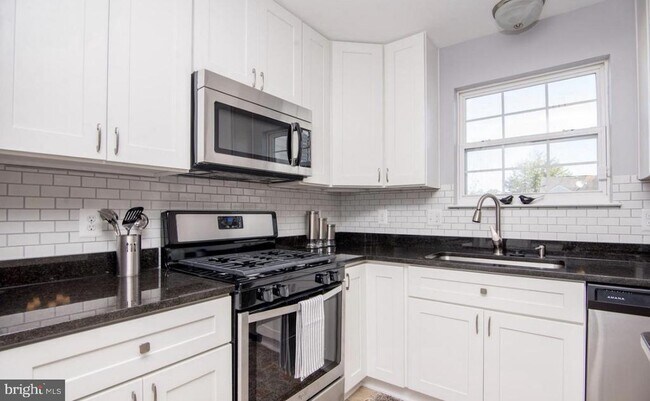 Building Photo - 8800 Community Square Ln