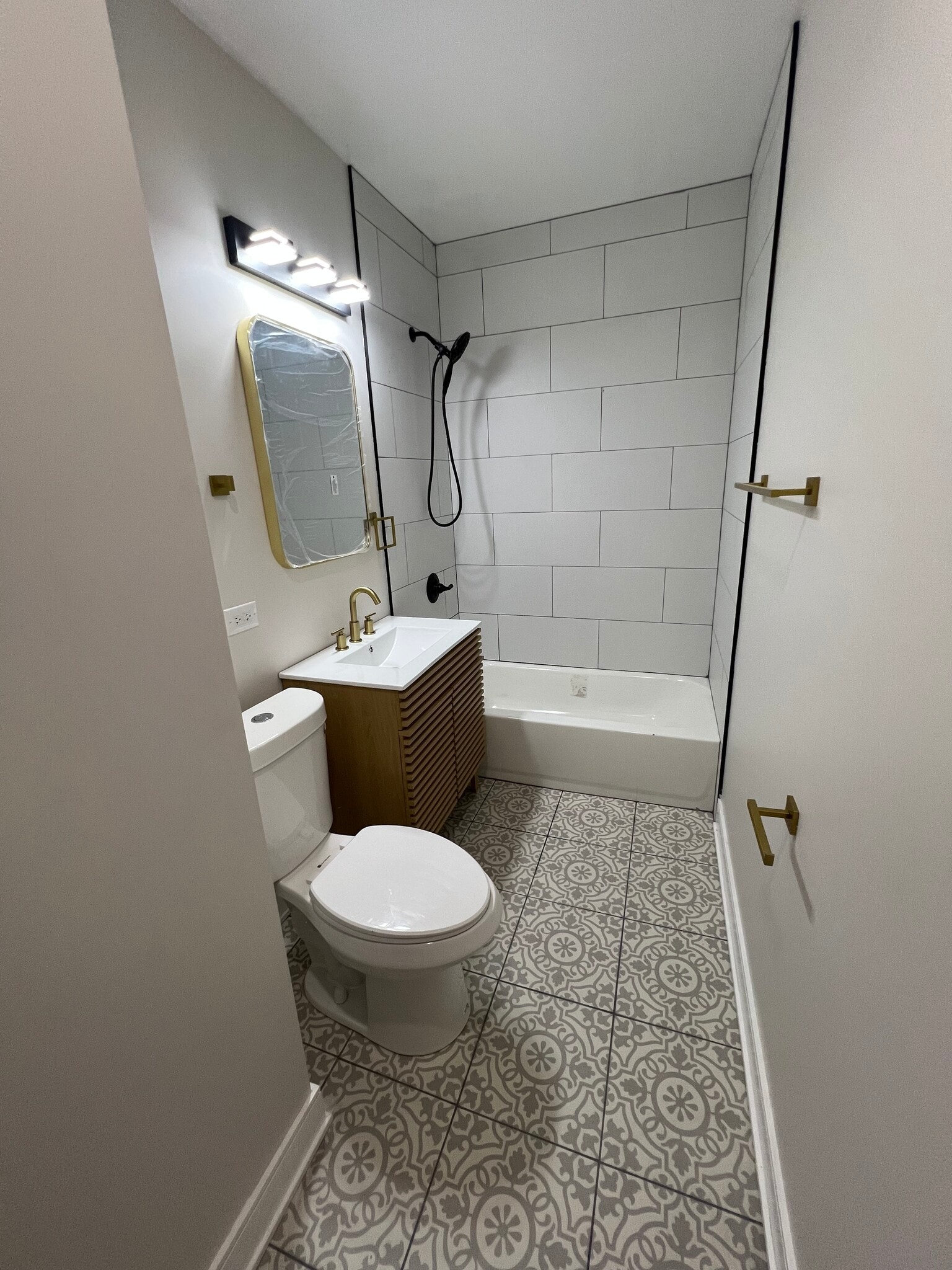 Building Photo - 646 W 47th Pl