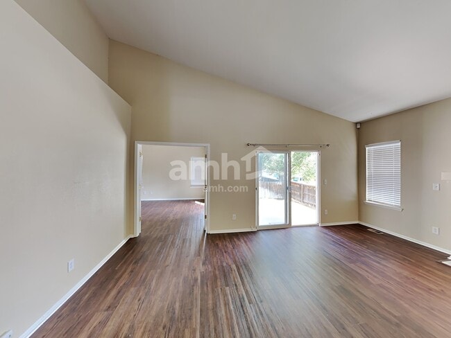 Building Photo - 9835 Kenton Cir