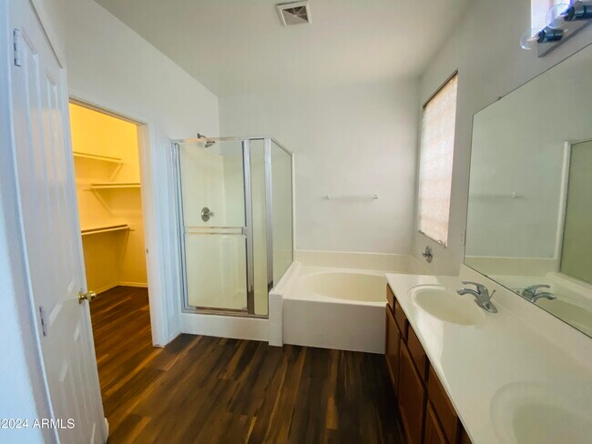 Building Photo - 1886 E Don Carlos