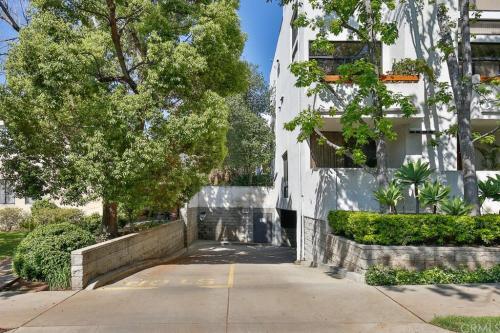 garage - 500 E Del Mar Blvd
