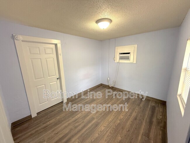 Building Photo - 206 Blacksnake Rd