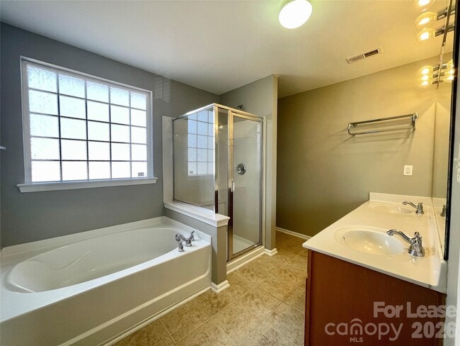 Building Photo - 13722 Delstone Dr