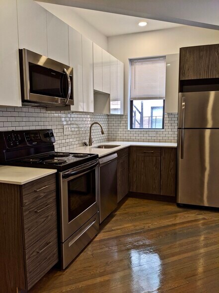 Building Photo - 11 Queensberry St