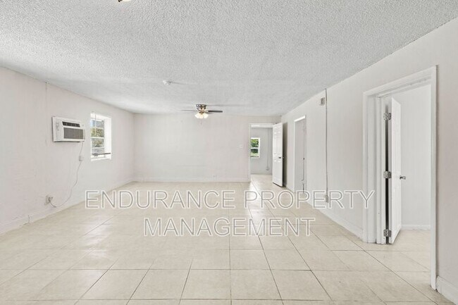 Building Photo - 1125 W 28th St