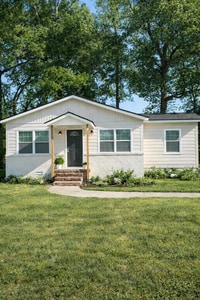 Building Photo - 2621 Village Green Ln