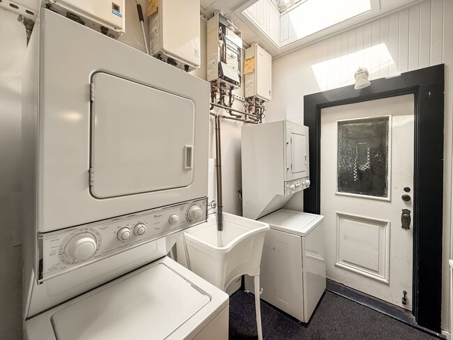 Building Photo - Bankers Hill Gem – 2BR/1BA Minutes from Ba...
