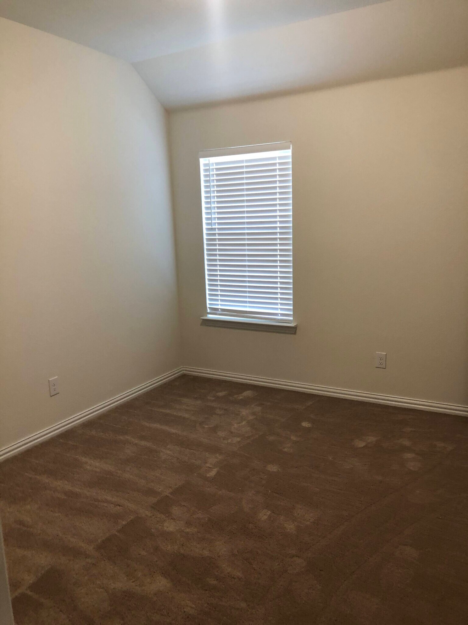 spacious bedrooms - 6214 Heron Dr
