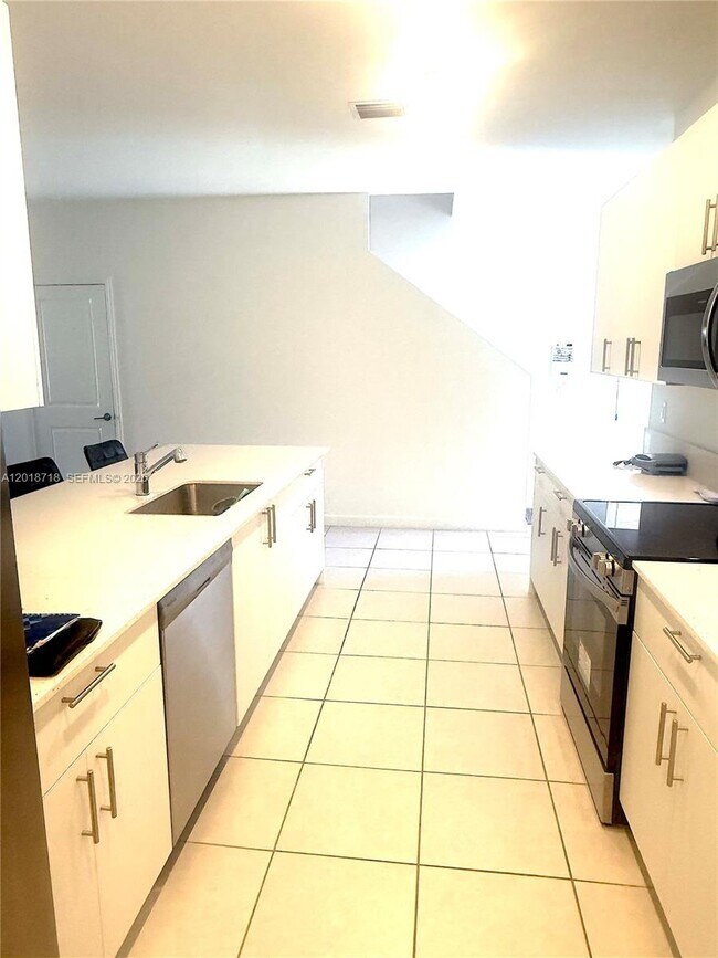 Building Photo - 4941 Oakmont Dr