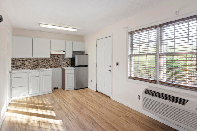 Building Photo - 4516 Greentree Rd