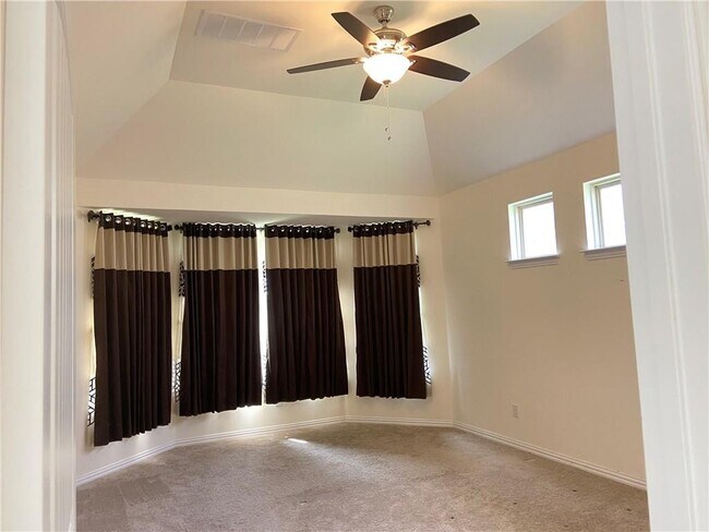 Building Photo - 21320 Hines Ln